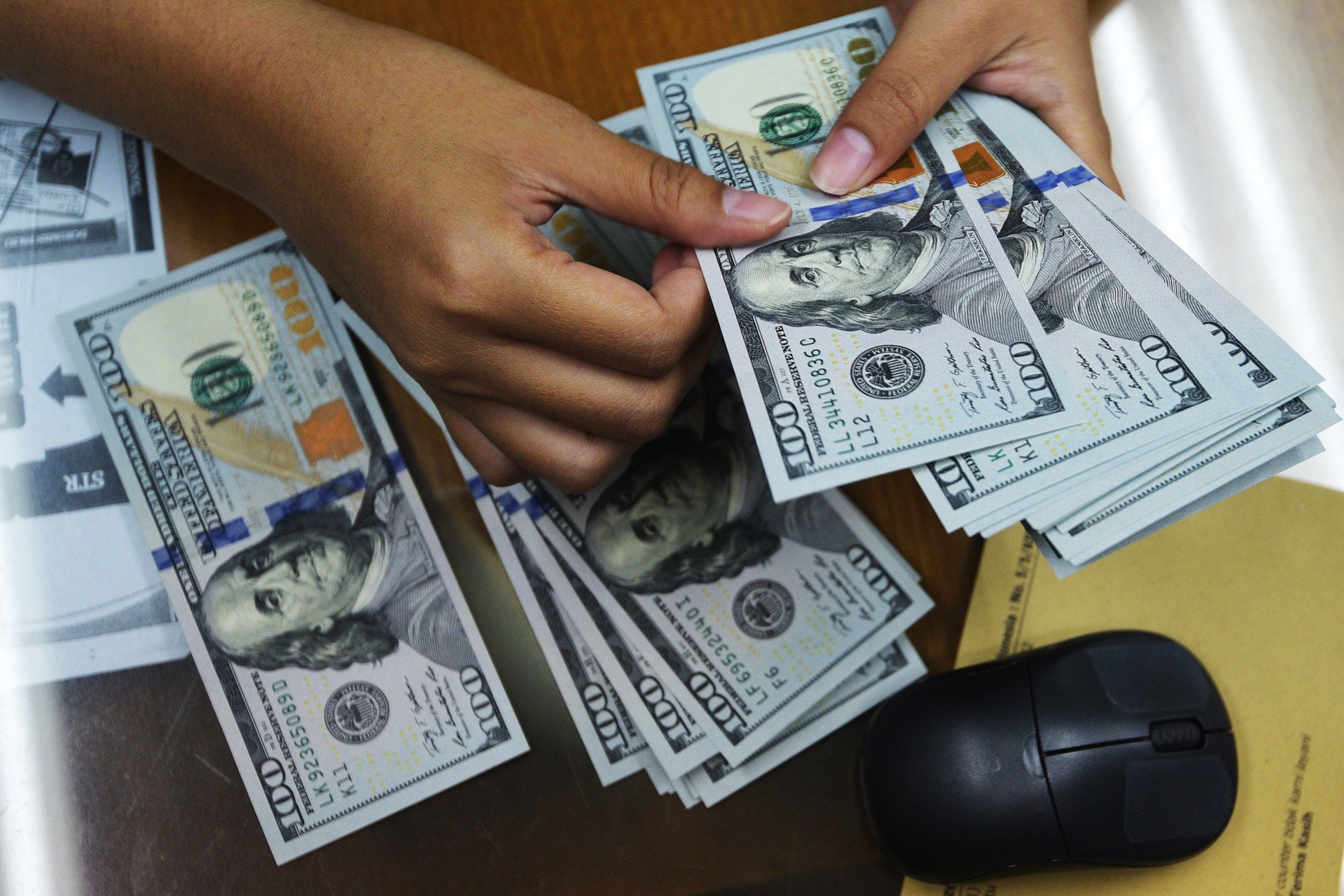 Net Buy Asing Rp 1,02 T: Beli BMRI dan BBCA, Jual AMMN