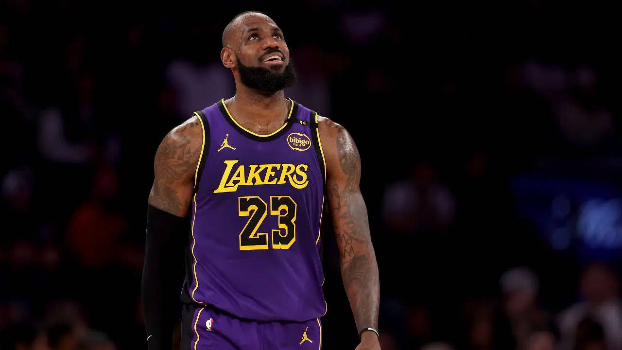 Image for LeBron James drops 42 points, proves age is just a number in Los Angeles Lakers’ victory over Golden State Warriors