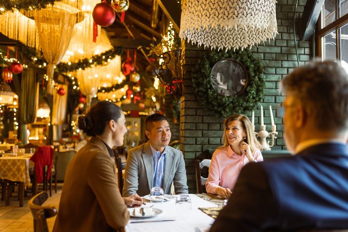 This Is What Your Waiter First Notices About You Gettyimages 1725941415