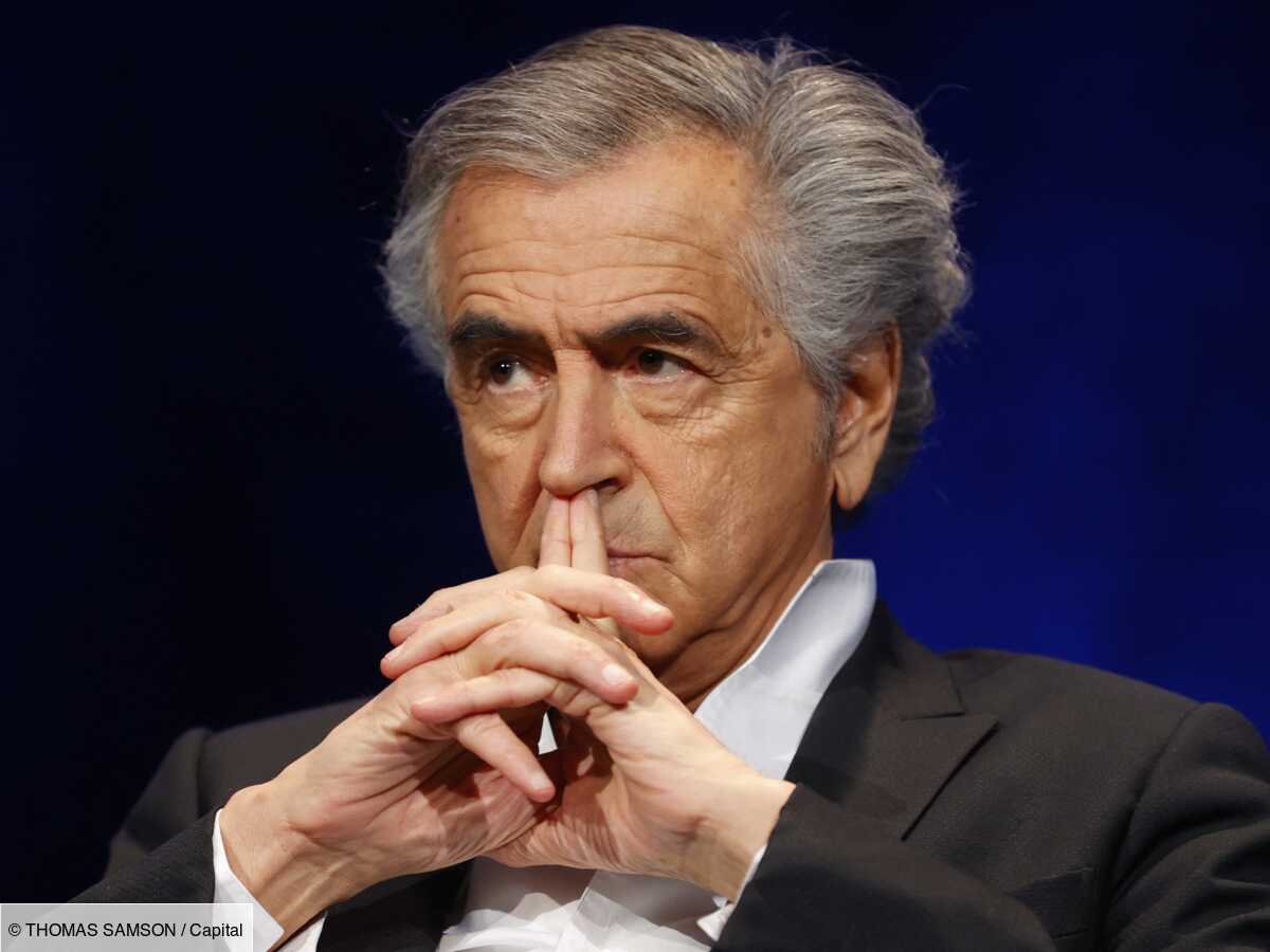 Le réalisateur, écrivain et philosophe, envisage de porter plainte en dénonciation calomnieuse.