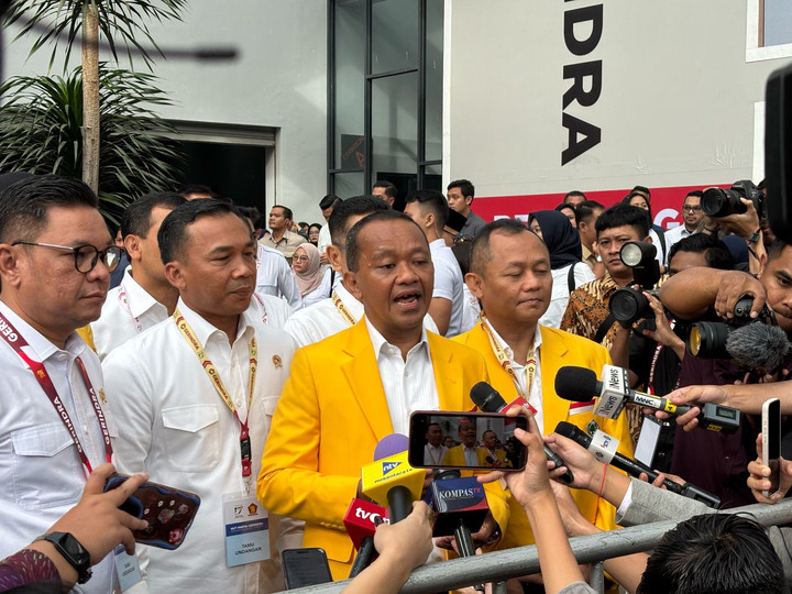 Ketua umum Golkar Bahlil Lahadalia di SICC, Bogor menghadiri HUT ke-17 Partai Gerindra pada Sabtu (15/2). Foto: Abid Raihan/kumparan