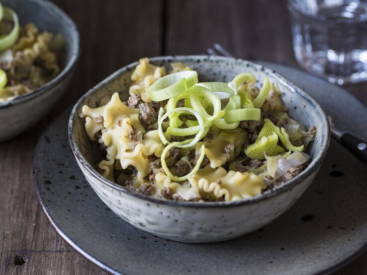 Hackfleisch-Lauch-Pfanne mit Nudeln: Schnelles Rezept