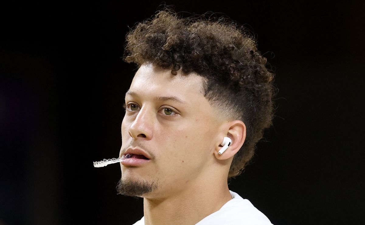  NFL imposes huge fine on Eagles player after Patrick Mahomes was hit by Jalen Carter during Chiefs loss in Super Bowl 