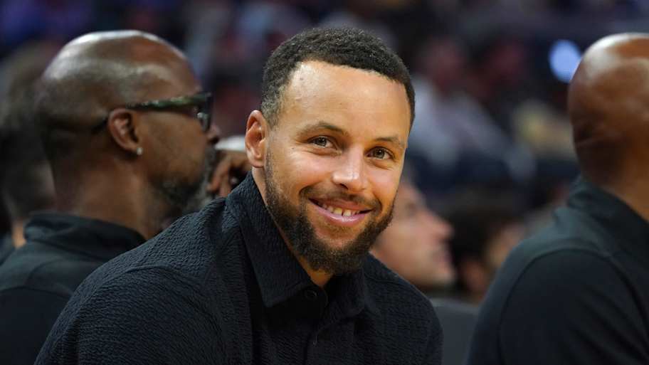 Steph Curry Sinks One Handed Backward Half Court Shot During NBA All