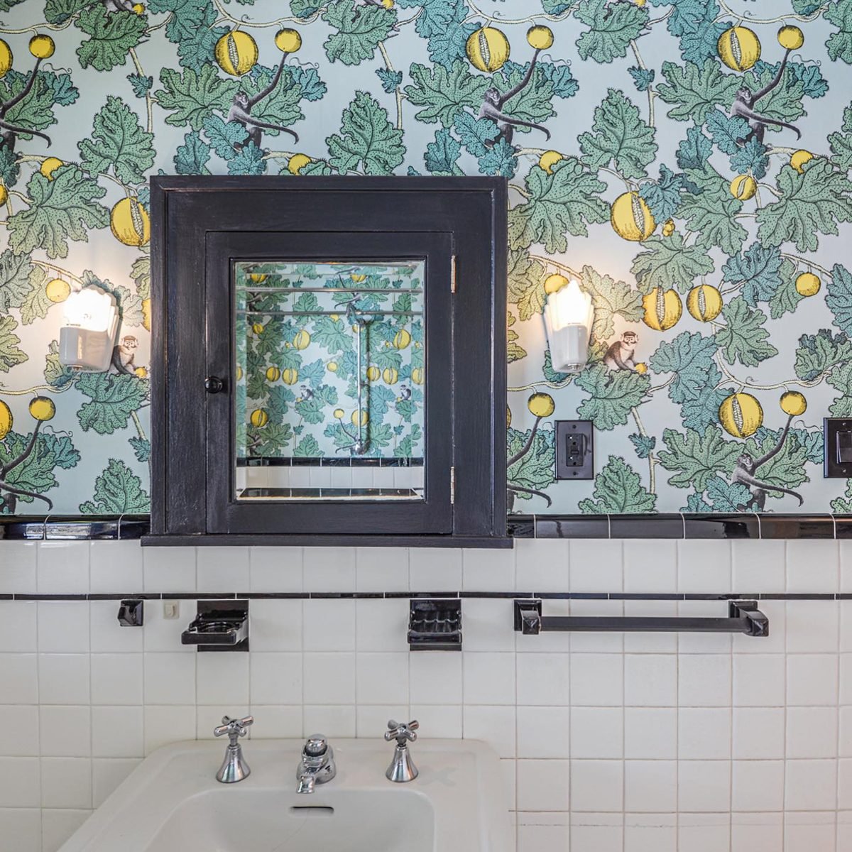 Vintage bathroom tile inspiration - Circular Tile Backsplash Designs With Vintage Tile
