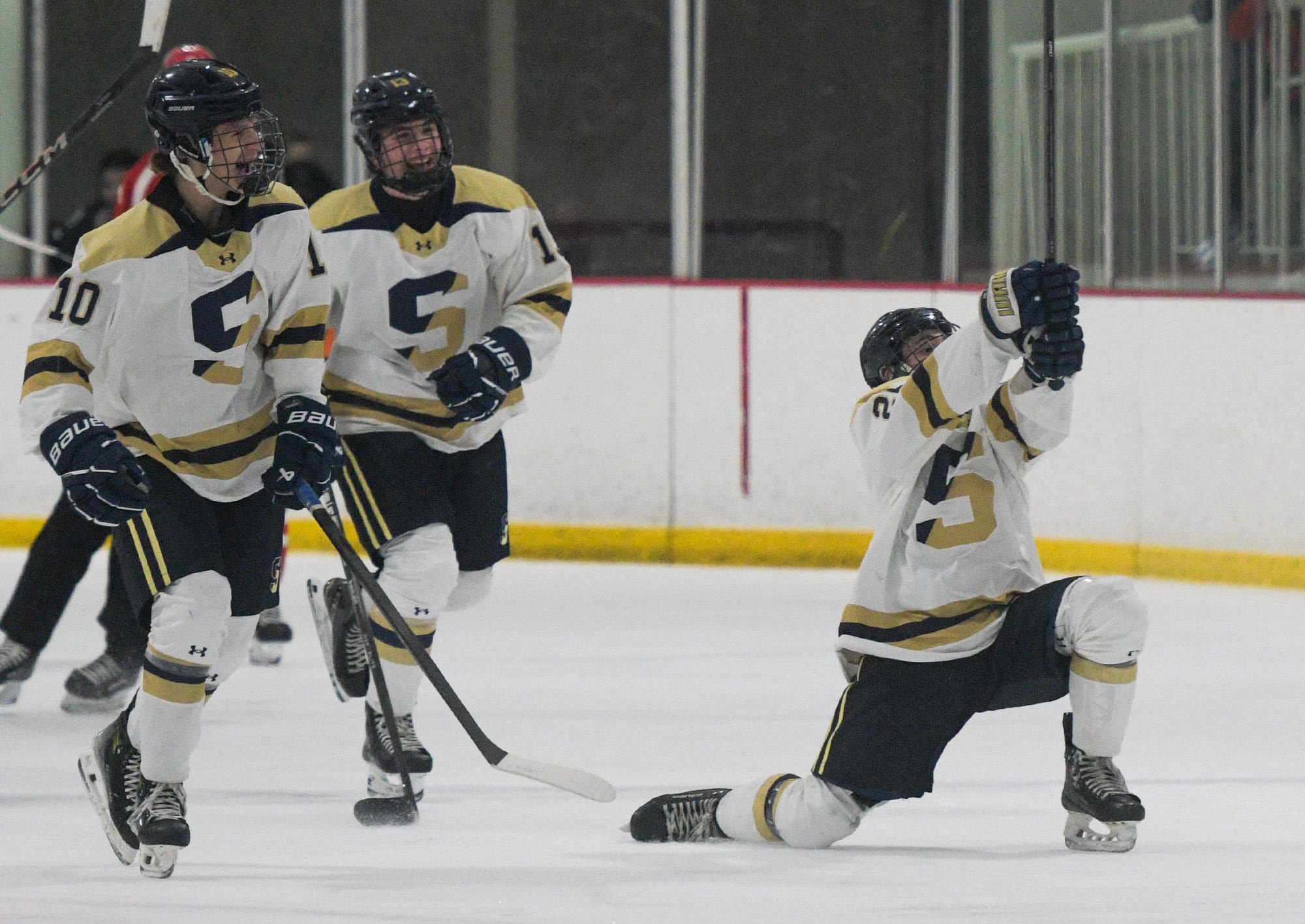 the-road-to-a-state-hockey-title-starts-as-the-miaa-boys-and-girls