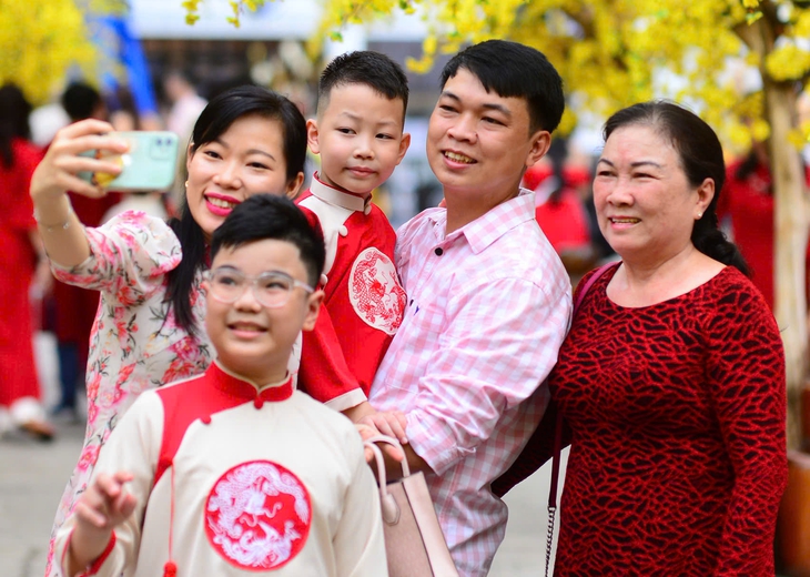 Chính phủ: Khuyến khích các cặp vợ chồng sinh đủ 2 con, phụ nữ sinh đủ 2 con trước 35