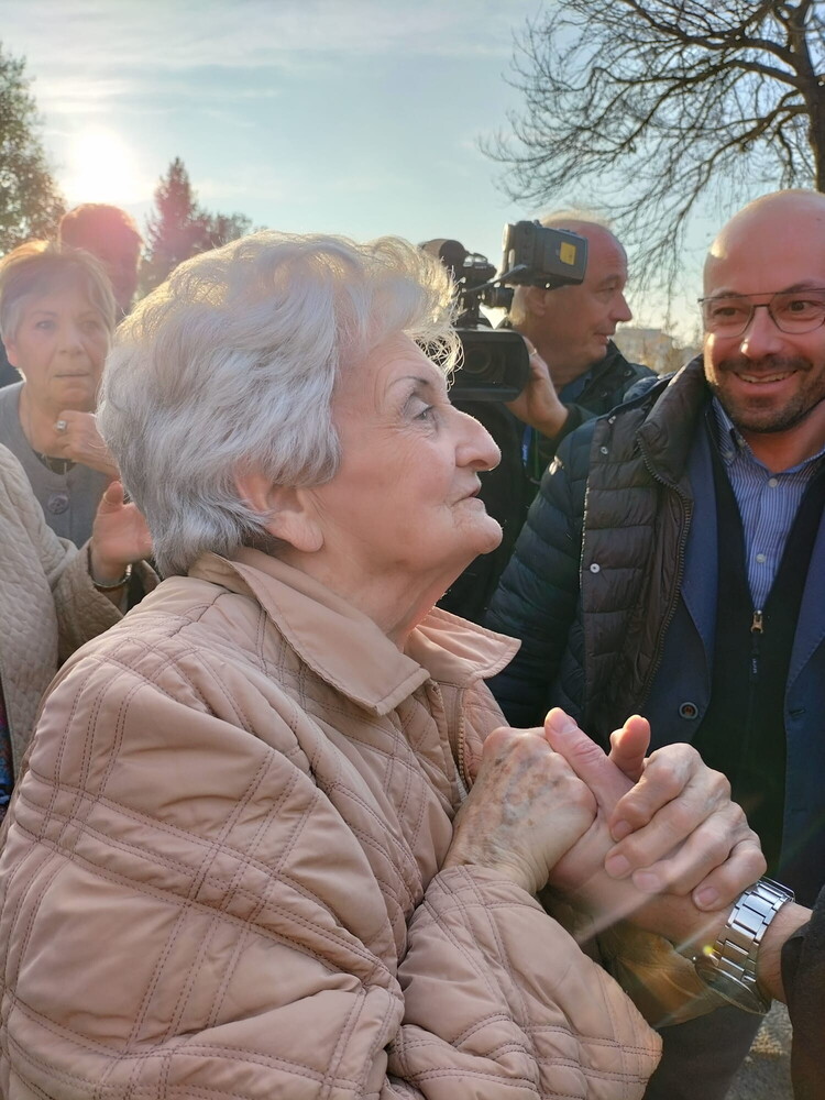 La cugina del Papa: "Non si risparmia, l'ho rimproverato ma è senza cognisson"