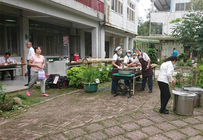 古坑樟湖國小舊校區租給樟湖社區發展協會與雲林縣樟湖藍染人文協會作為長青食堂、展示空間。（本報資料照片）