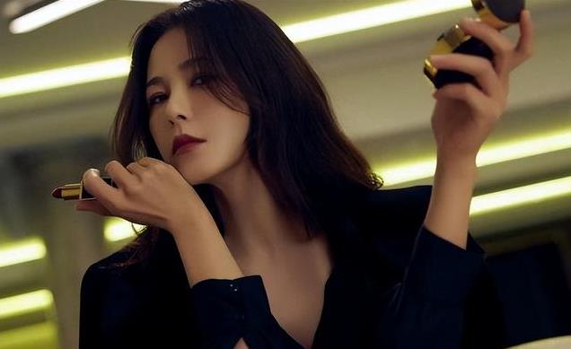 曾黎：200年难遇的美人，48岁依然单身，活得比任何人都自我