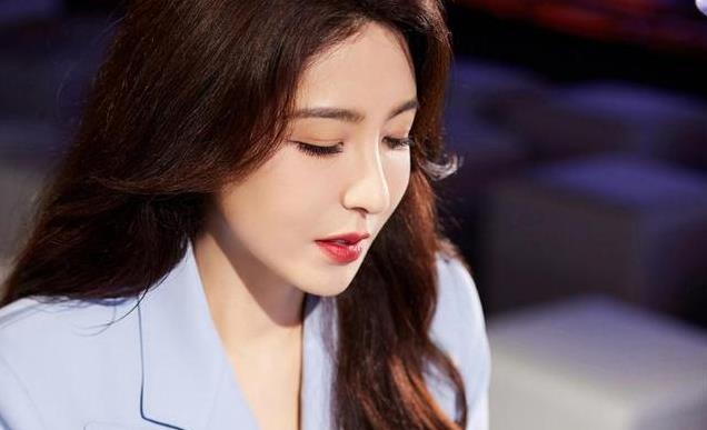 曾黎：200年难遇的美人，48岁依然单身，活得比任何人都自我