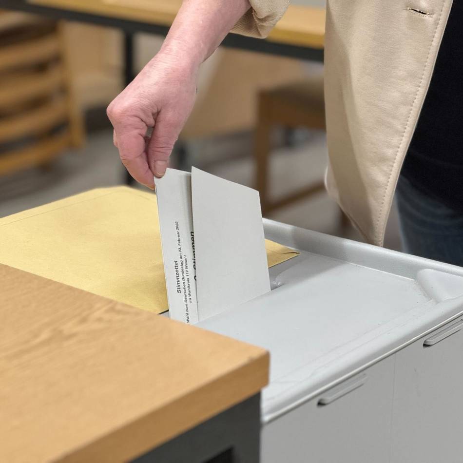Wahlbeteiligung mittags über 50 Prozent – „Ich hoffe, die Demokratie ...
