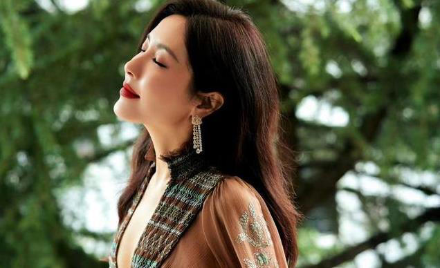 曾黎：200年难遇的美人，48岁依然单身，活得比任何人都自我