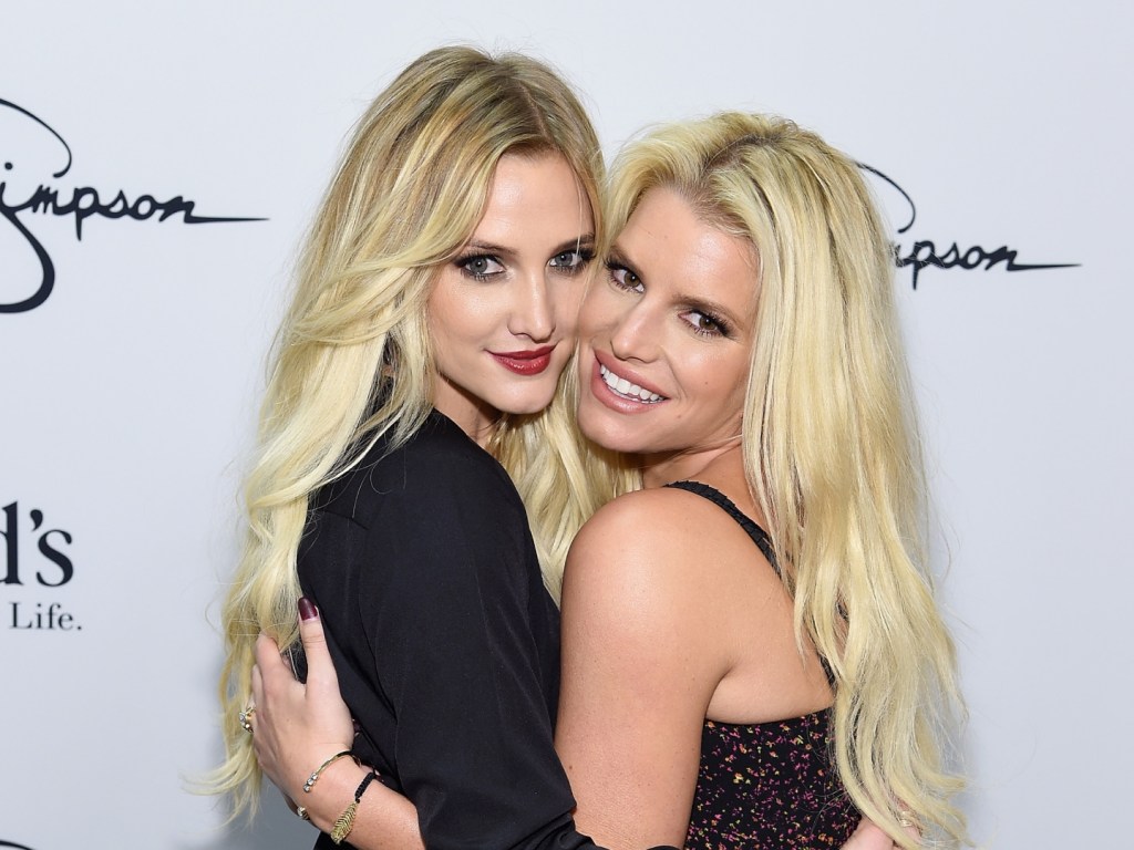 Sisters Jessica Simpson & Ashlee Simpson Twin in Daring & SkinBaring