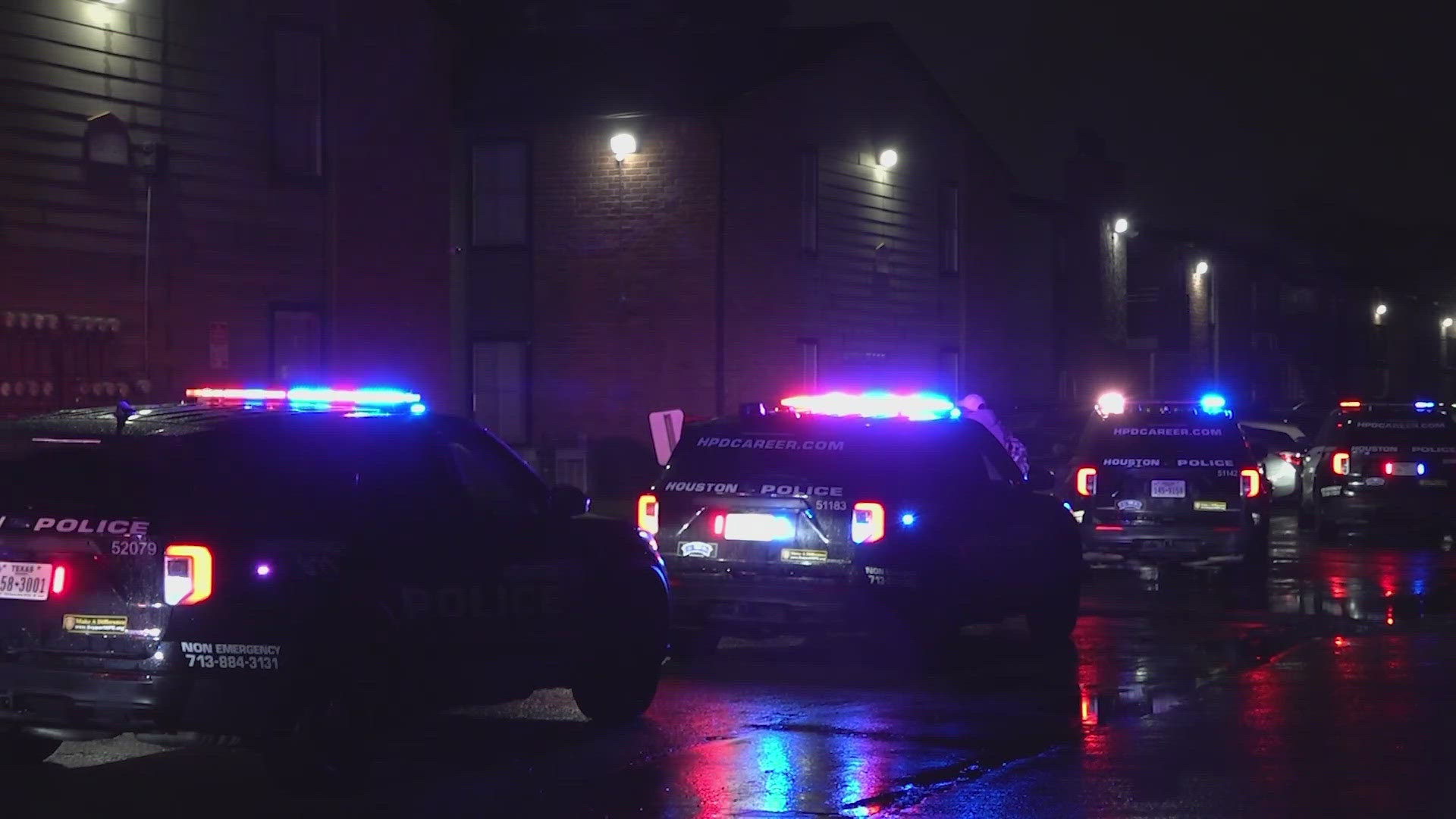 Teen shoots mom, sister after taking 'a bunch' of edibles, Houston fire(02)