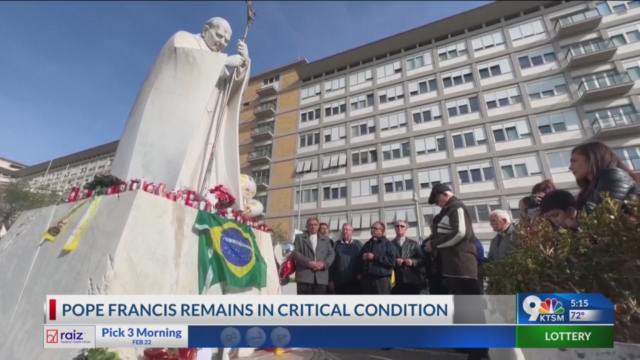 Pope Francis remains in critical condition battling double pneumonia Pope Francis remains in critical condition battling double pneumonia