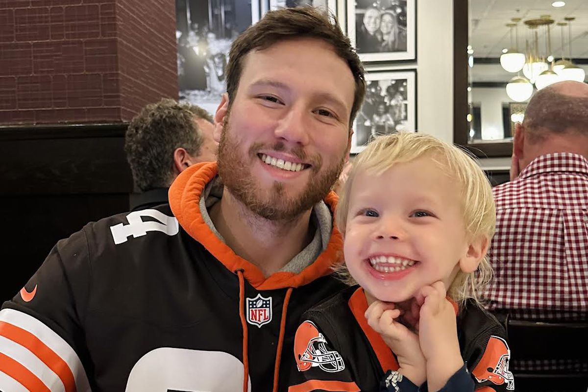 Dad Feeds 18MonthOld Son a Pickle After Work. Two Years Later, It's(00)