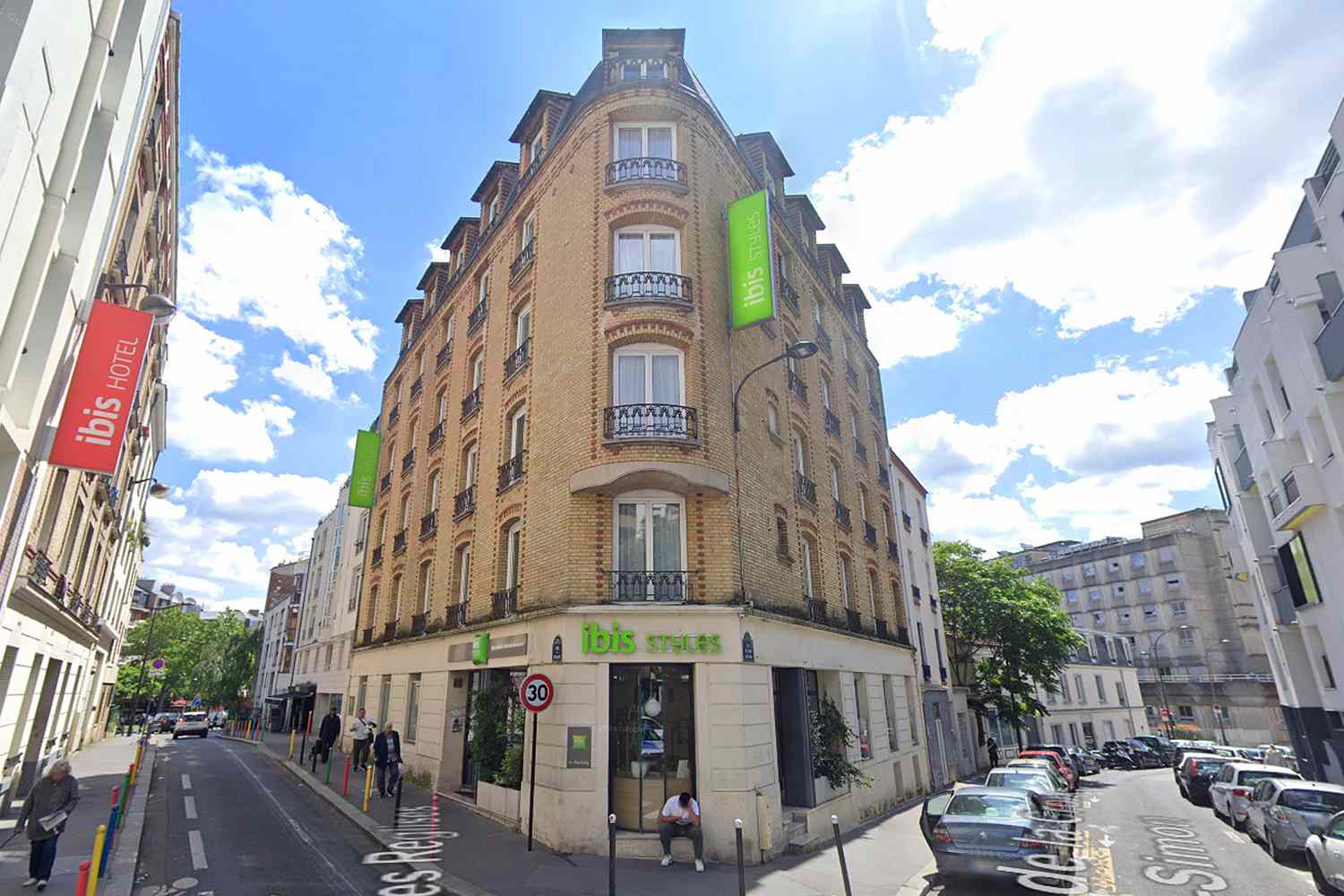 Newborn Baby Dies After American Tourist, 18, Allegedly Throws Infant(00)