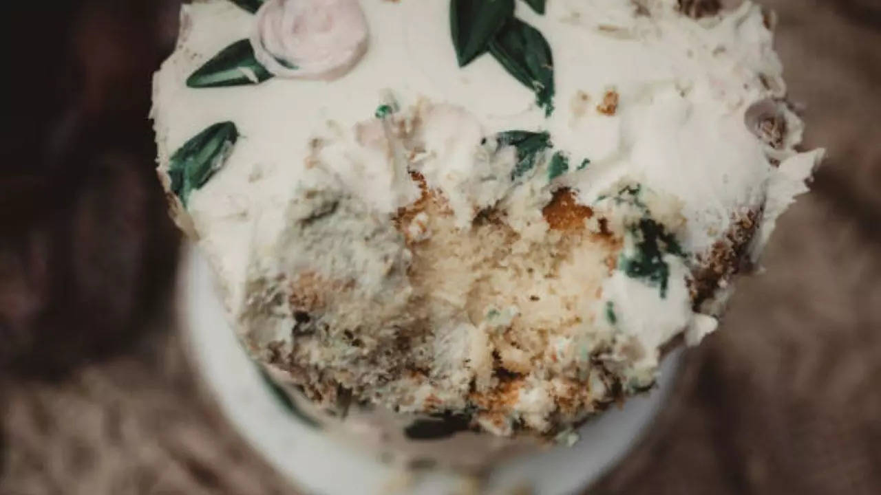 Bride’s sisterinlaw destroys wedding cake for ‘fun’—offers neither