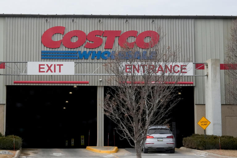 Coralville Costco employees announce plans to unionize for 'dignity and