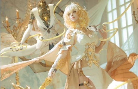 《崩铁》阿格莱雅COS：黄金般优雅，轻抚圣城的丝网，凝听命运的生息