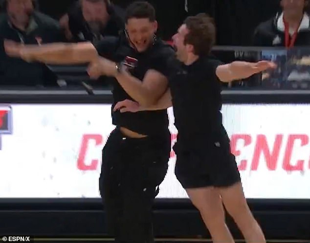 The Chiefs star celebrated with a fan who completed a full-court putting challenge