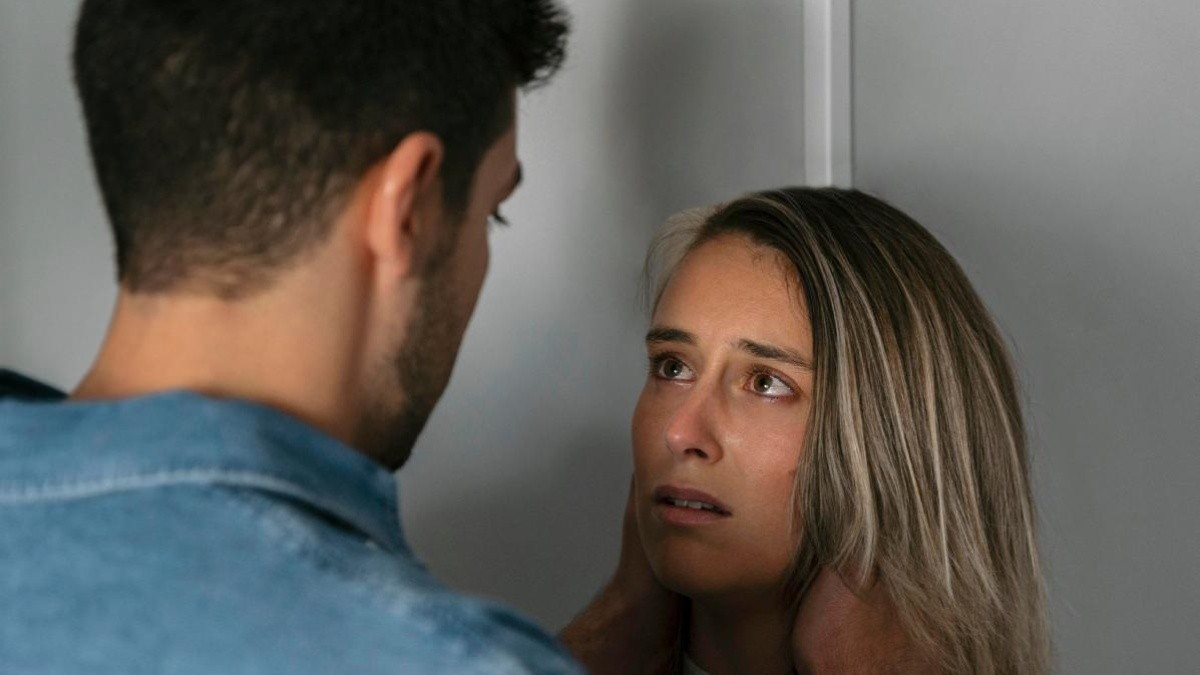 How to know if your partner is manipulating you