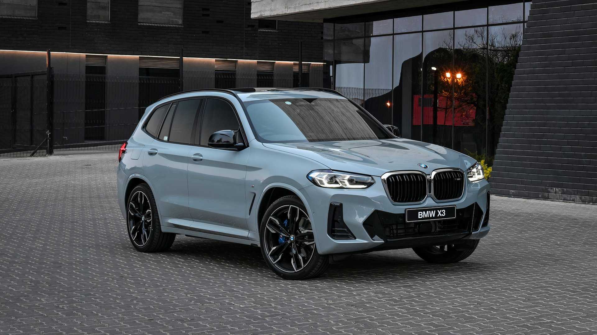 Gray 2022 BMW X3 M40i Parked Front 3/4 View