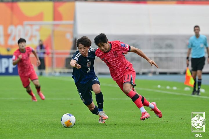 U-20 サッカー代表チームガングズヒョックが 20日アジアンカップ組別リーグ D組日本との競技で突破を試みている. 大韓サッカー協会提供