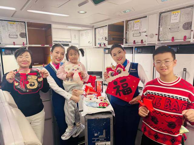 南航2025春運深圳承運超200萬人次，特色主題航班打造獨特藍(lán)天文化體驗