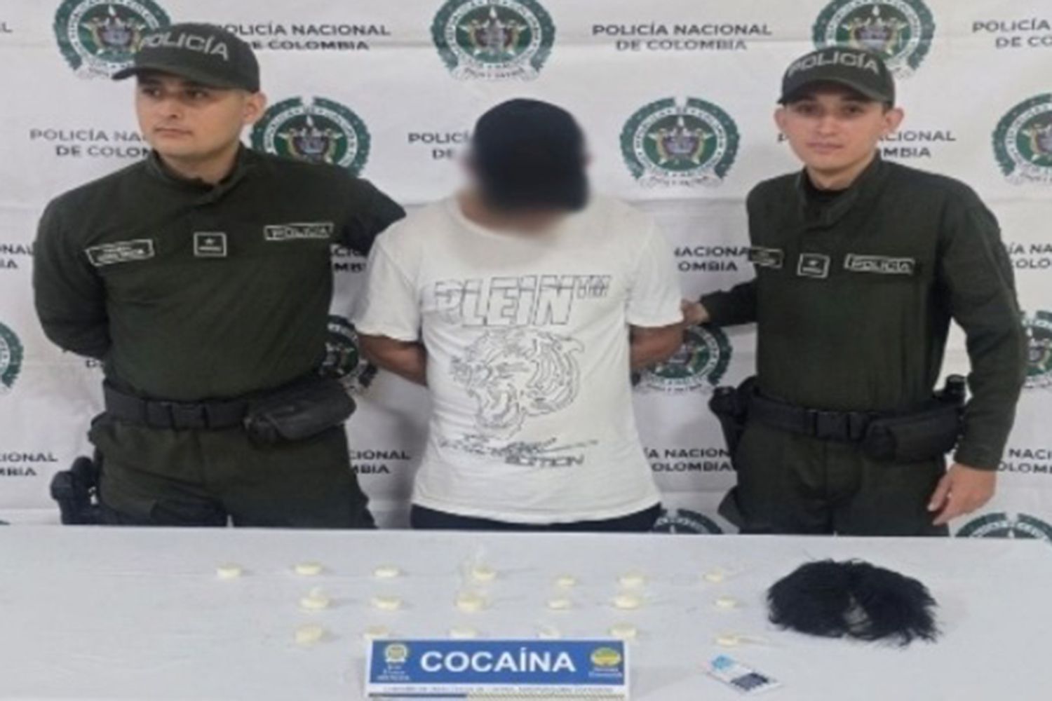 Man Caught Trying to Smuggle 10,000 Worth of Cocaine onto a Plane