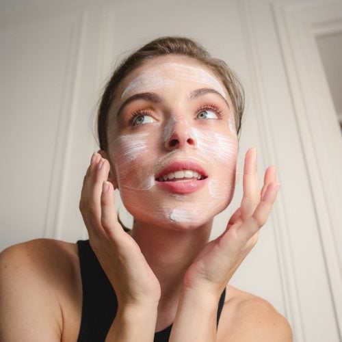 “Ma peau est plus ferme” : cette crème anti-rides vendue en pharmacie ...