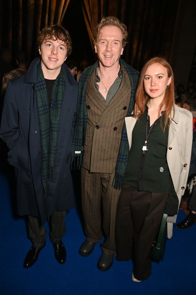 Damian Lewis's son Gulliver, 17, is his dad's twin in ultrarare photo(02)