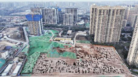 月登阁工地发现古墓群，正在考古中