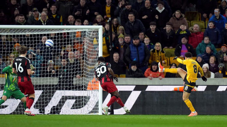 Wolves empató al 17' | AP