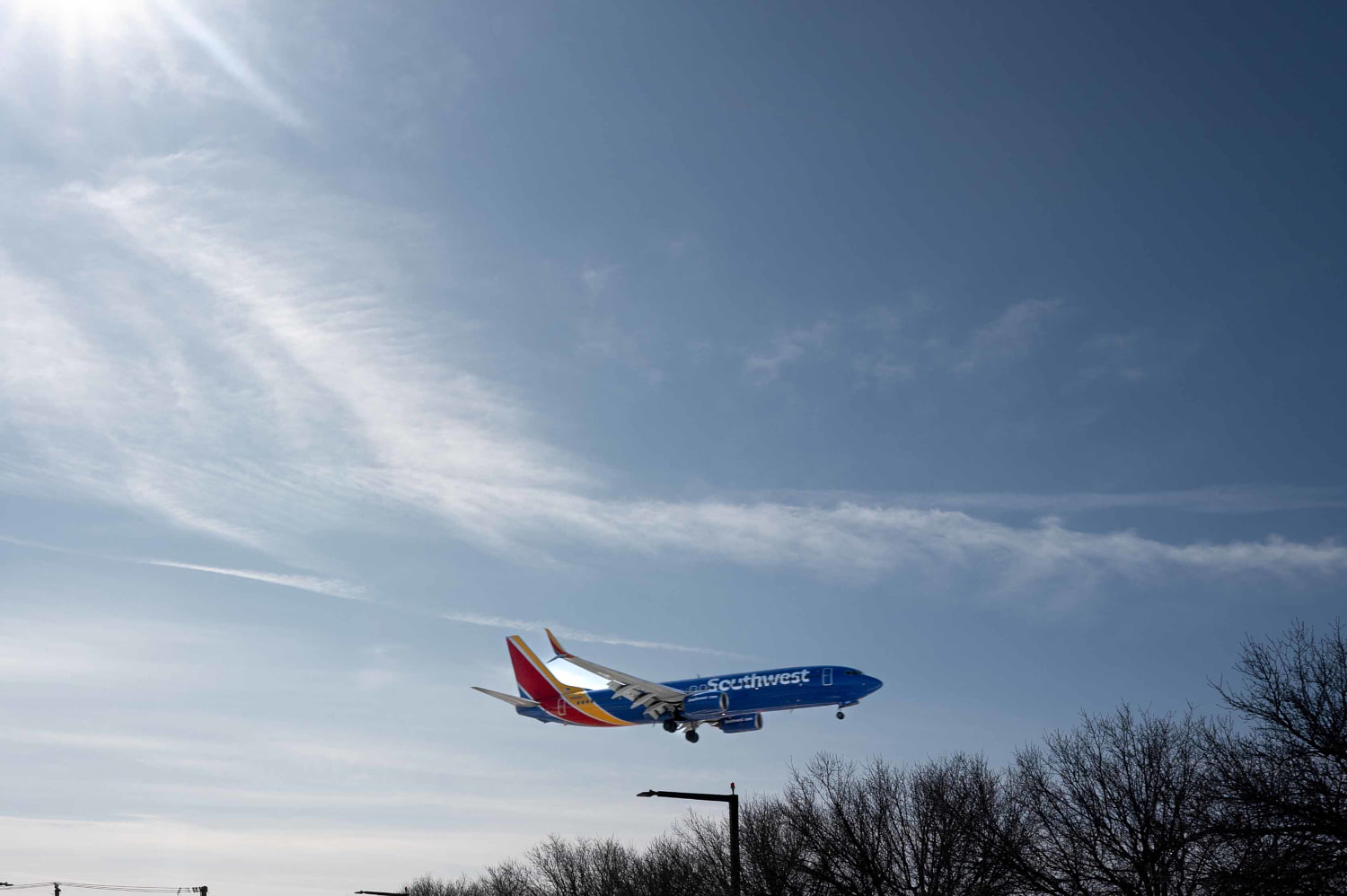 Southwest Airlines plane nearly collides with jet on Chicago airport runway(02)