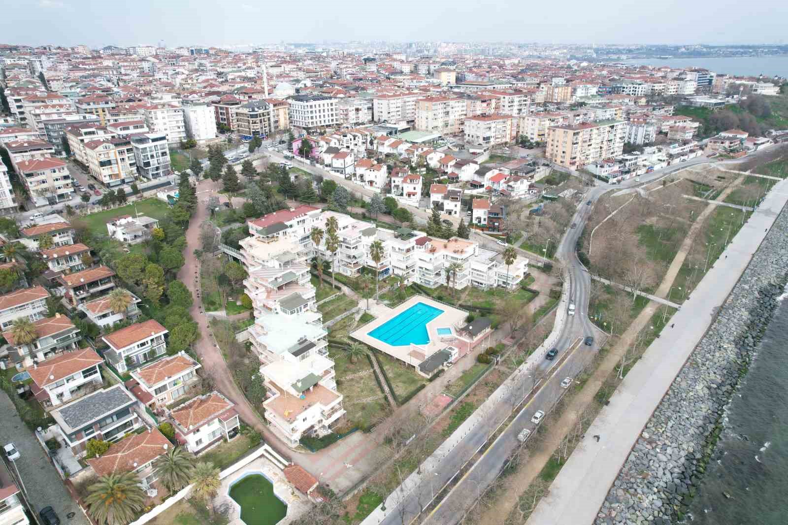 İSTANBUL AVCILAR’DA 2008 YILINDAN BU YANA İMAR PLANI BULUNMAYAN BİNLERCE İNSANIN YAŞADIĞI EN YENİSİ 40 YILLIK OLAN BİNALARIN BULUNDUĞU BÖLGEYE İSTANBUL BÜYÜKŞEHİR BELEDİYESİ(İBB) MECLİSİ KARARI İLE İMAR PLANI AÇILARAK SORUN ÇÖZÜLDÜ.