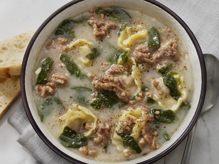 Tortellini-Käse-Suppe mit Hackfleisch &amp; Spinat: Blitzgenuss!