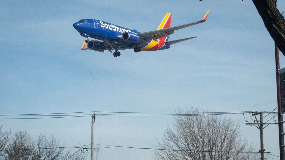 Plane disaster averted! Pilot aborts lastminute landing to dodge close