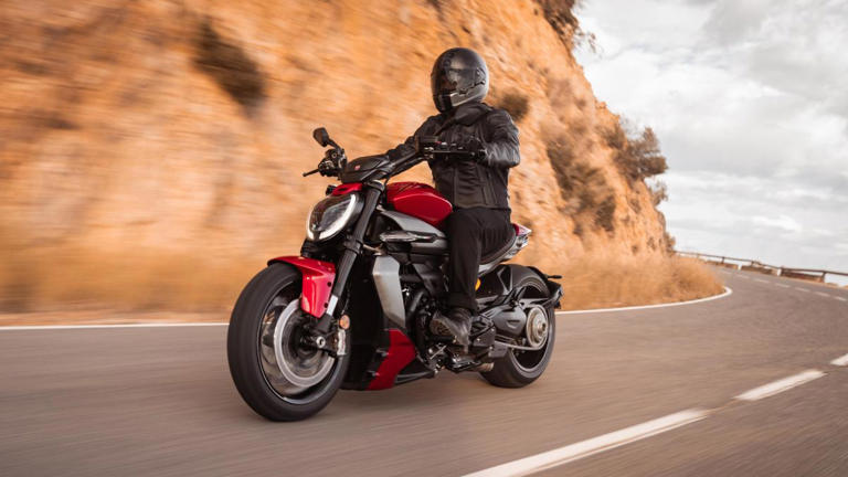 Nueva Ducati XDiavel V4, la exclusiva y cara moto que usaría Marc Márquez para ir de “malote”