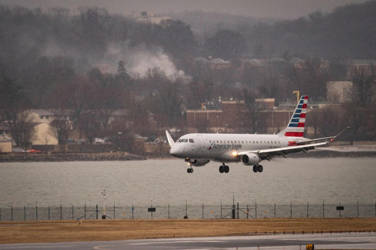 American Airlines flight aborts landing at DC’s Reagan Airport in near