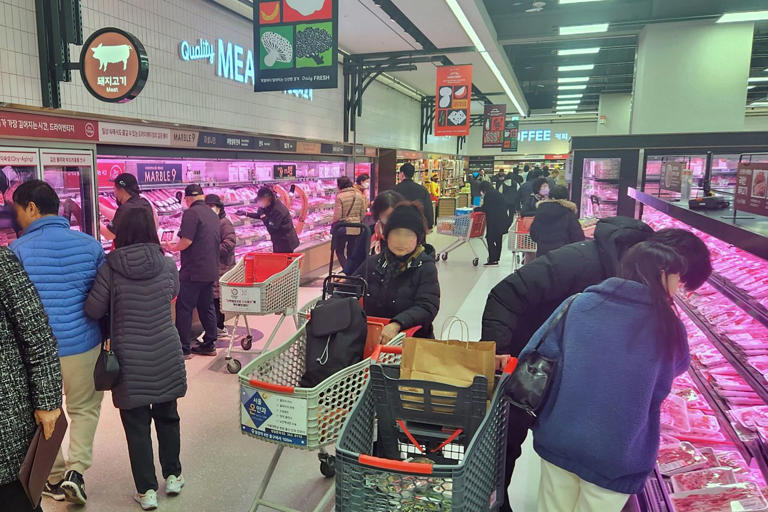 롯데마트, 황금연휴 통큰딜 행사…'삼겹살·대게 반값'