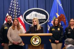 Fiscal Pam Bondi se compromete a desclasificar los archivos del caso