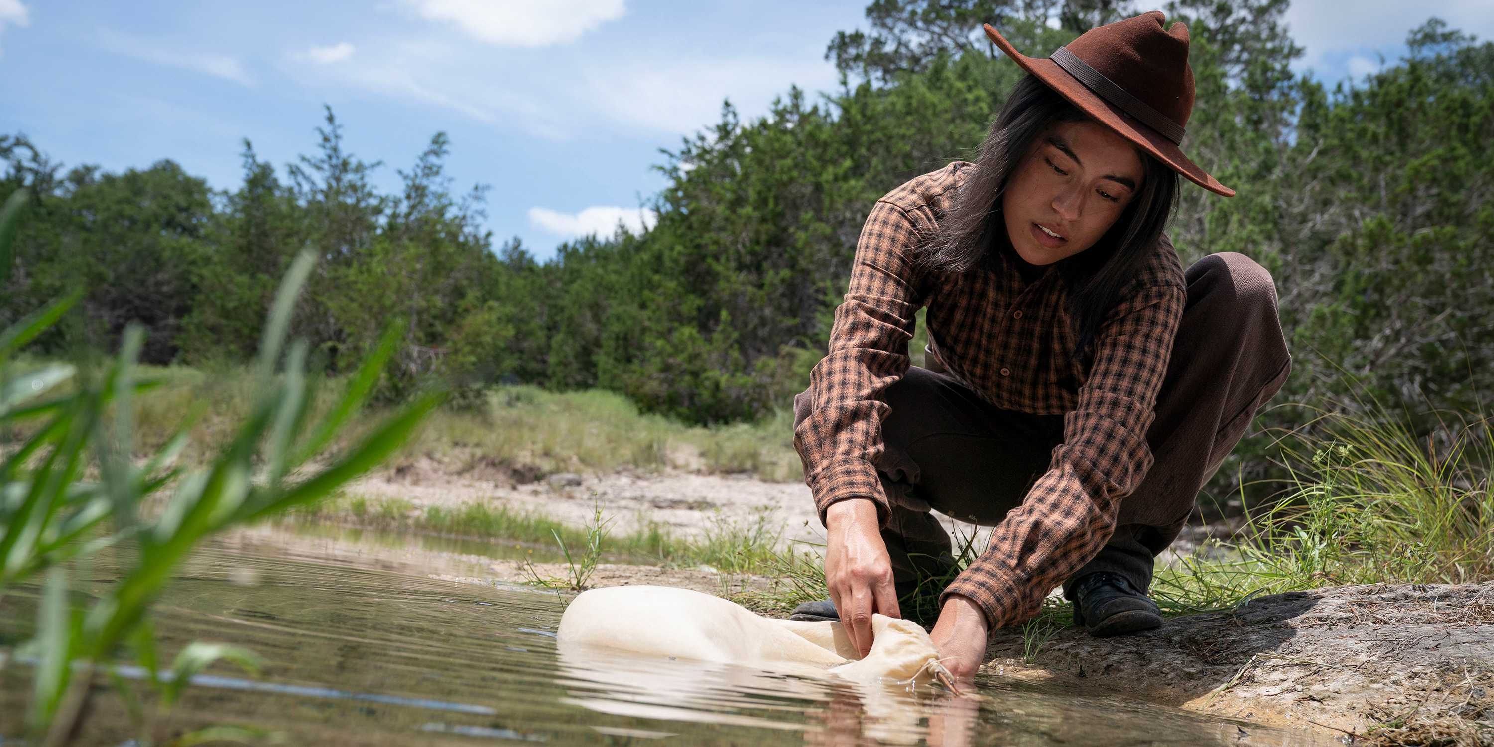 Teonna gathering water in 1923 season 2