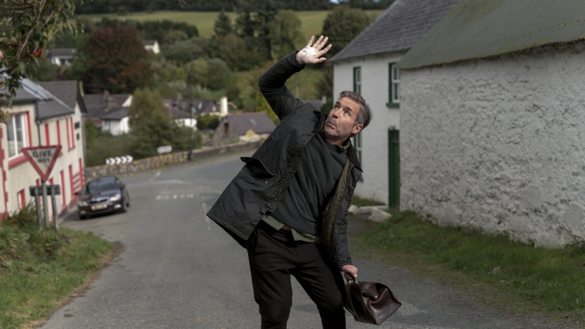 on-tv-tonight-hollywood-comes-to-rural-ireland-in-small-town-big-story