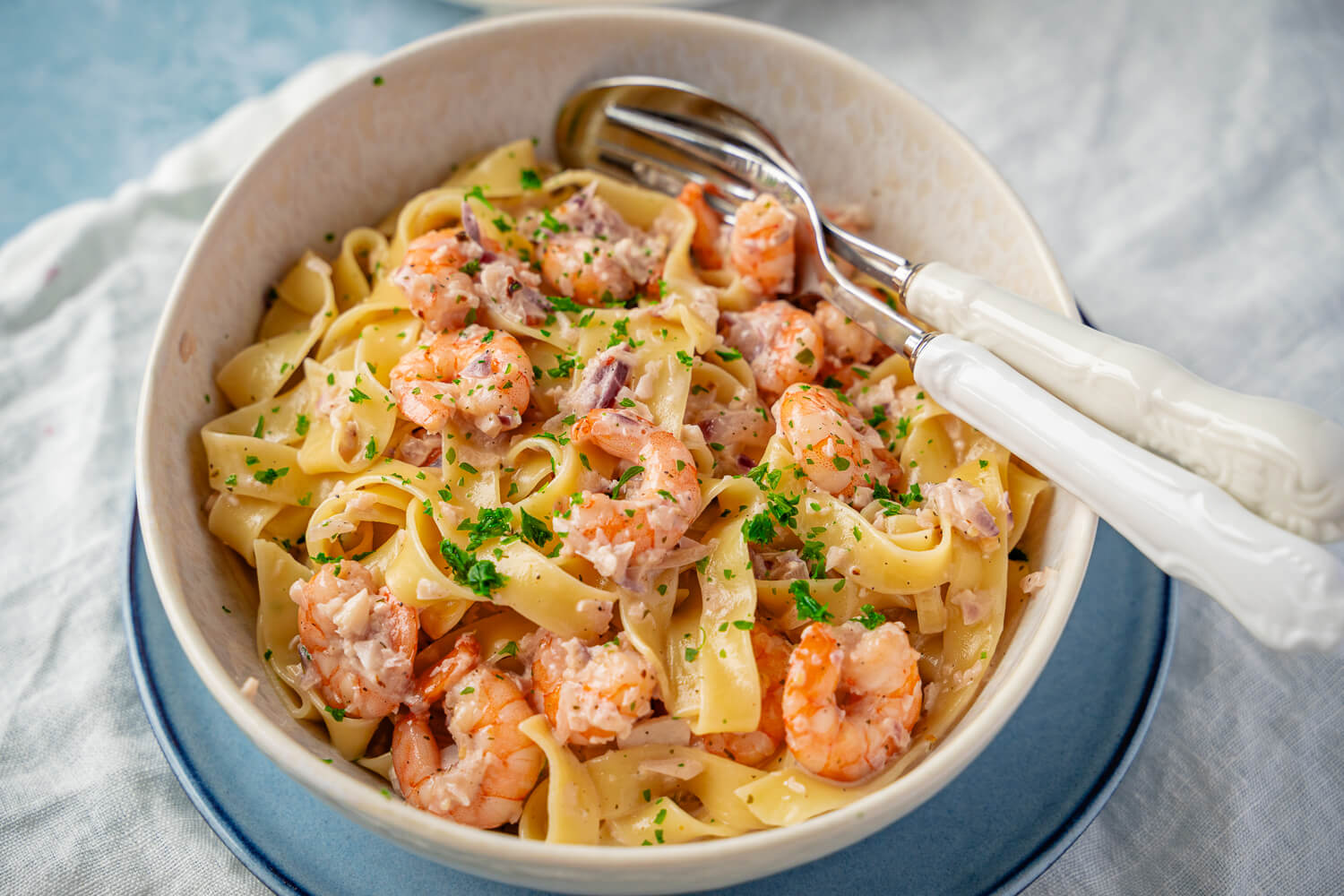 Pasta mit Garnelen in Weißwein-Sahnesauce – mega cremig, einfach ...