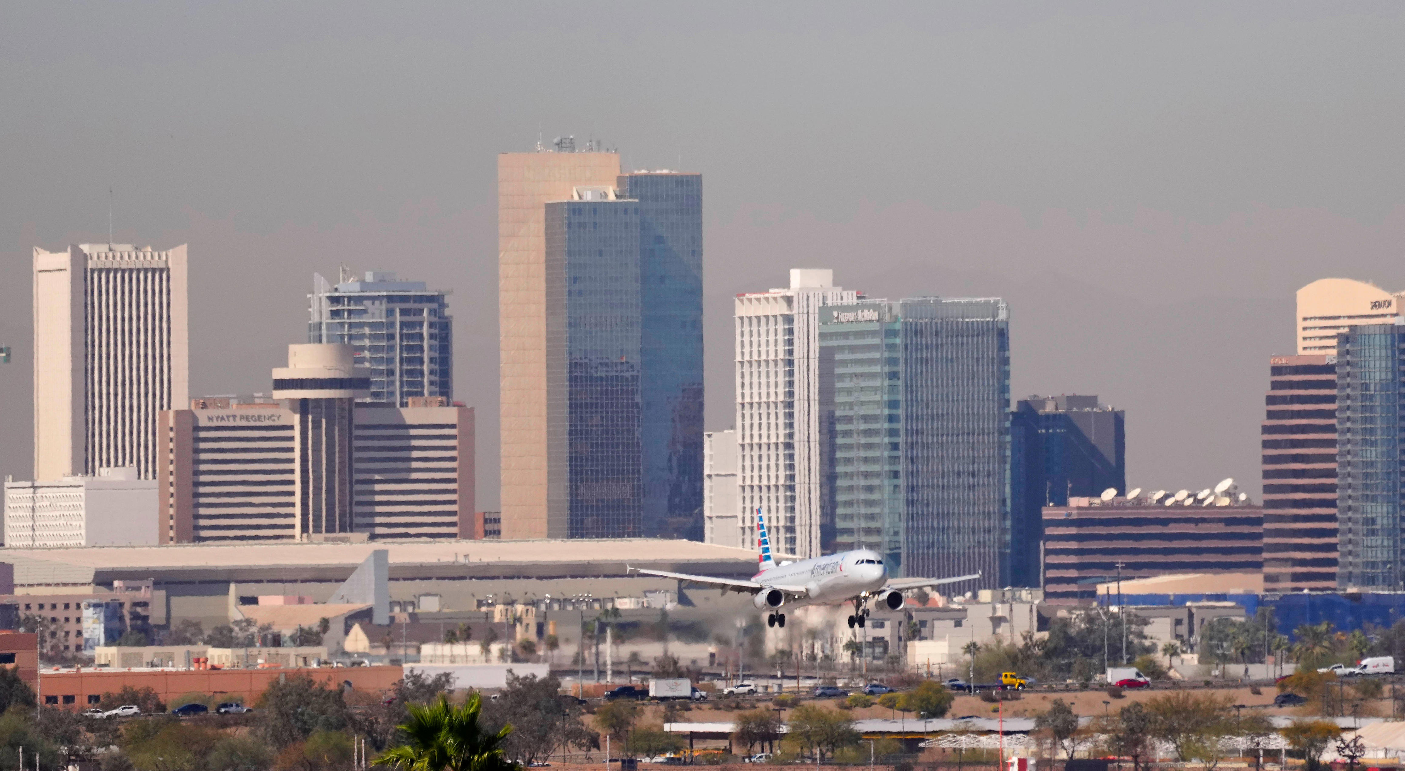 Nearly 50 flights delayed, canceled at Phoenix Sky Harbor Airport<br>