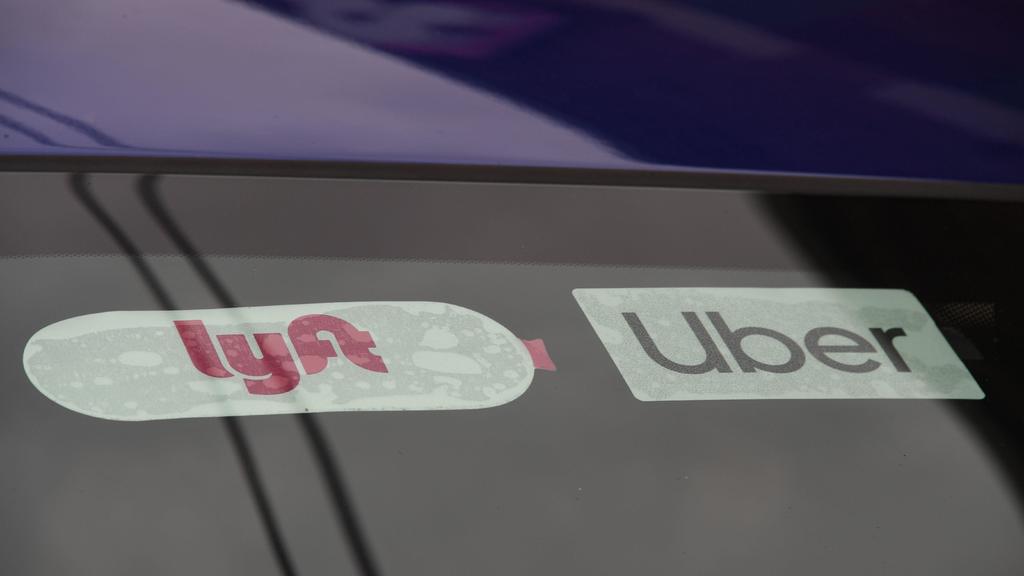 Lyft driver shot, carjacked by 2 passengers in Philadelphia, police say