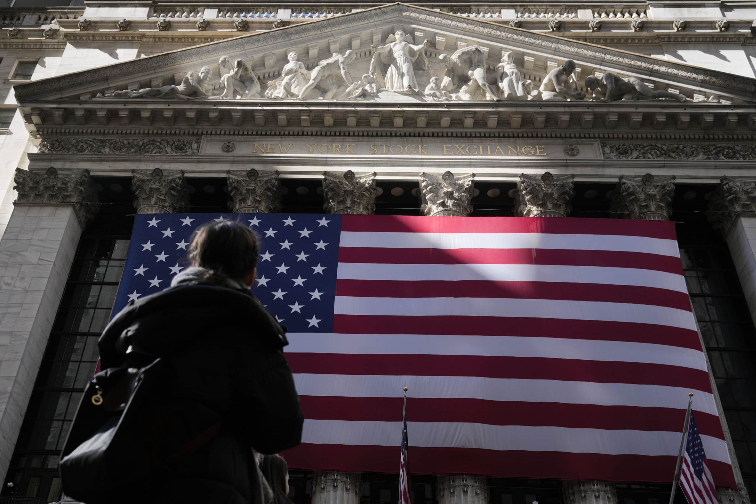 US stocks extend rally on rate cut hopes
