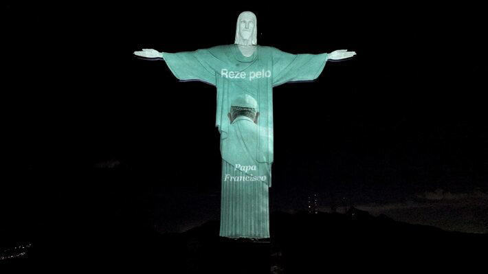 A projeção no Cristo Redentor foi uma iniciativa conjunta da Arquidiocese do Rio de Janeiro com o aplicativo católico Hallow. Foto: Santuário Cristo Redentor/Divulgação